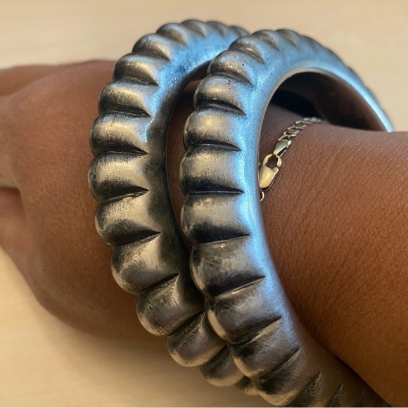 Silver Antiqued Textured Bangles 1 Pair - Picture 7 of 10